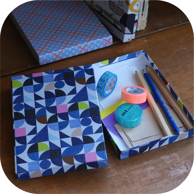 マスキングテープ原紙でつくったオリジナルの「貼り箱」入りで届きます!